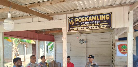 Perkuat Keamanan Lingkungan, Polsek Bunguran Timur Sambangi Poskamling