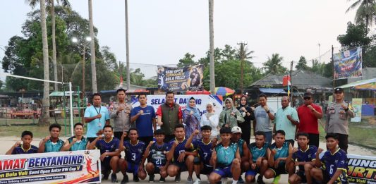 Sekda Bintan Buka Turnamen Bola Voli Semi Open Antar RW Cup V di Sebong Lagoi