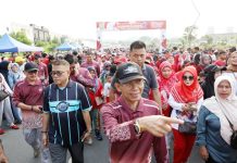 Olahraga Bersama Ribuan Warga Batu Ampar, Amsakar: Mari Terus Jaga Kekompakan