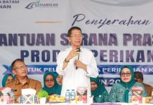 Bersama Ketua PKK Batam, Amsakar Serahkan Bantuan Perikanan