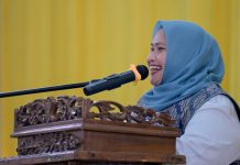 Terima Ulos Kehormatan, Bupati Bengkalis Serukan Semangat Marsipature Hutanabe