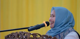 Terima Ulos Kehormatan, Bupati Bengkalis Serukan Semangat Marsipature Hutanabe