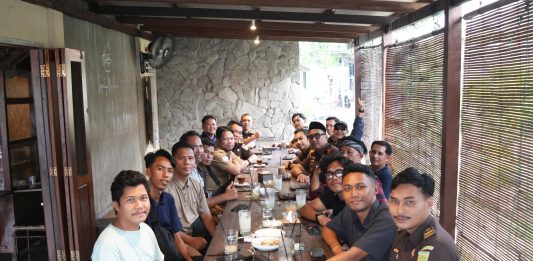 Ditemani Secangkir Kopi, Canda Kajari Bersama Awak Media Natuna