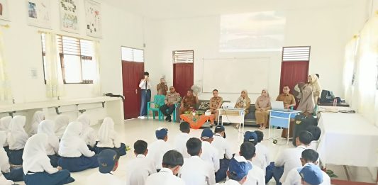 Kunjungi SMP Negeri 2 Bunguran Timur, Satbinmas Polres Natuna Sosialisasi Segala Bentuk Tindak Pidana