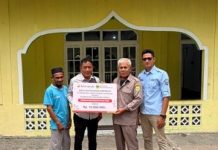 BRK Syariah Lingga Daik Salurkan Dana CSR ke Masjid Annur Benan
