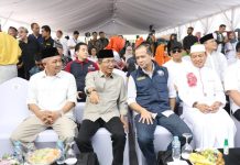 Depan Menteri Transmigrasi dan Ustadz Das’ad Latief, Amsakar Ajak Warga Tanjung Banon Tingkatkan Potensi Ekonomi