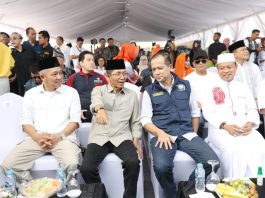 Depan Menteri Transmigrasi dan Ustadz Das’ad Latief, Amsakar Ajak Warga Tanjung Banon Tingkatkan Potensi Ekonomi