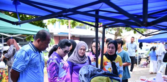 Kunjungi Pasar Minggu Ria Lanud RSA, Marsma Onesmus dan Istri Dukung UMKM Natuna